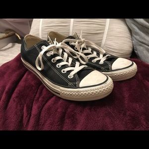 Black low top converse
